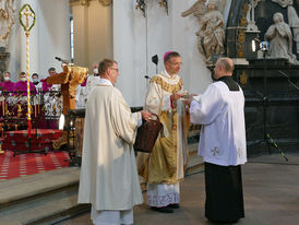 Diakonenweihe im Fuldaer Dom (Foto: Karl-Franz Thiede)